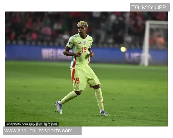 巴萨瞄准多特23岁前锋阿德耶米报价8000万欧元引发关注 巴萨瞄准多特23岁前锋阿德耶米报价8000万欧元引发关注