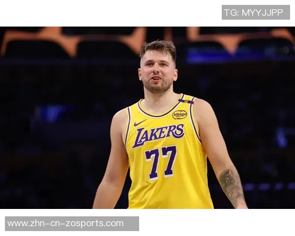 库里称赞库明加勇挑东契奇防守重任表现出色令人印象深刻 库里称赞库明加勇挑东契奇防守重任表现出色令人印象深刻