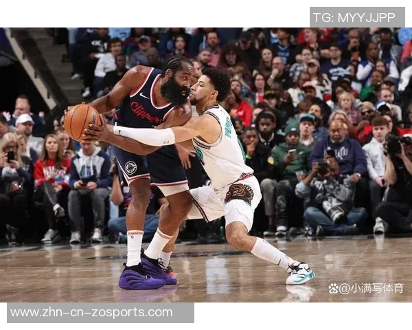 保罗状态低迷表现不佳仅得4分4助攻失误频繁影响球队表现 保罗状态低迷表现不佳仅得4分4助攻失误频繁影响球队表现